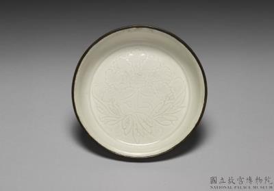 图片[3]-White bowl with incised peony design, Ding ware, Northern Song dynasty (960-1126)-China Archive